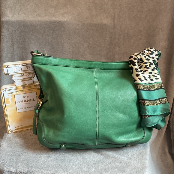 💚ETIENNE AIGNER💚Vintage Large Green Shoulder Bag/Scarf Included/EUC - Picture 2 of 13